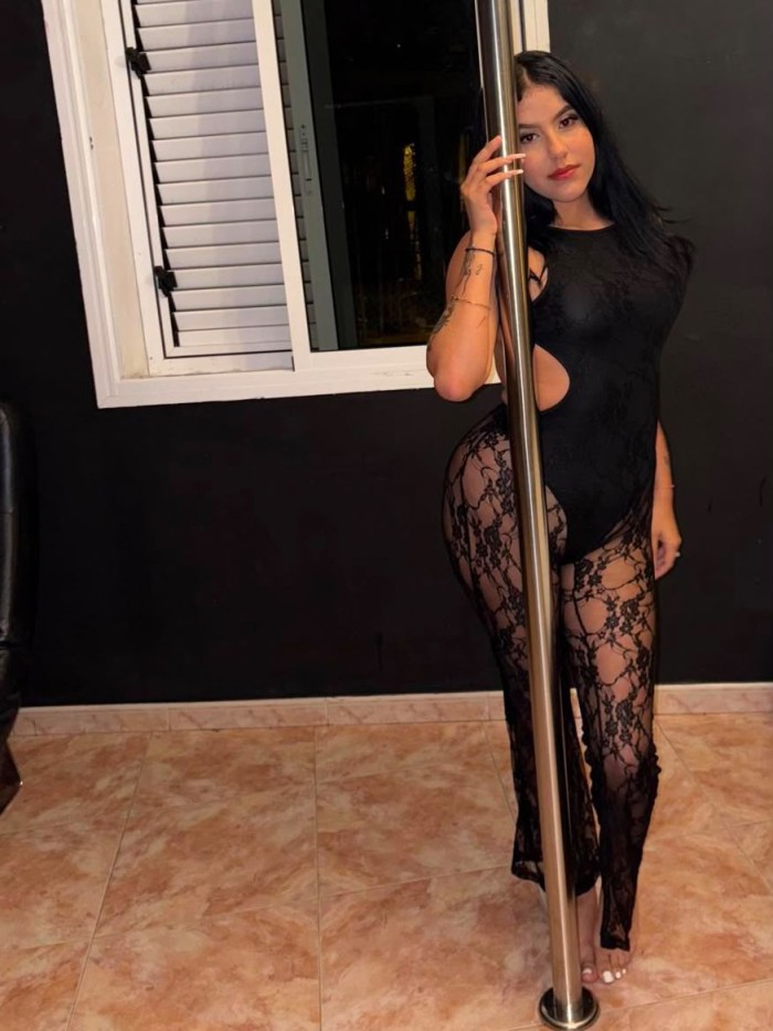ATREVIDA JOVENCITA  NUEVA EN SITGES