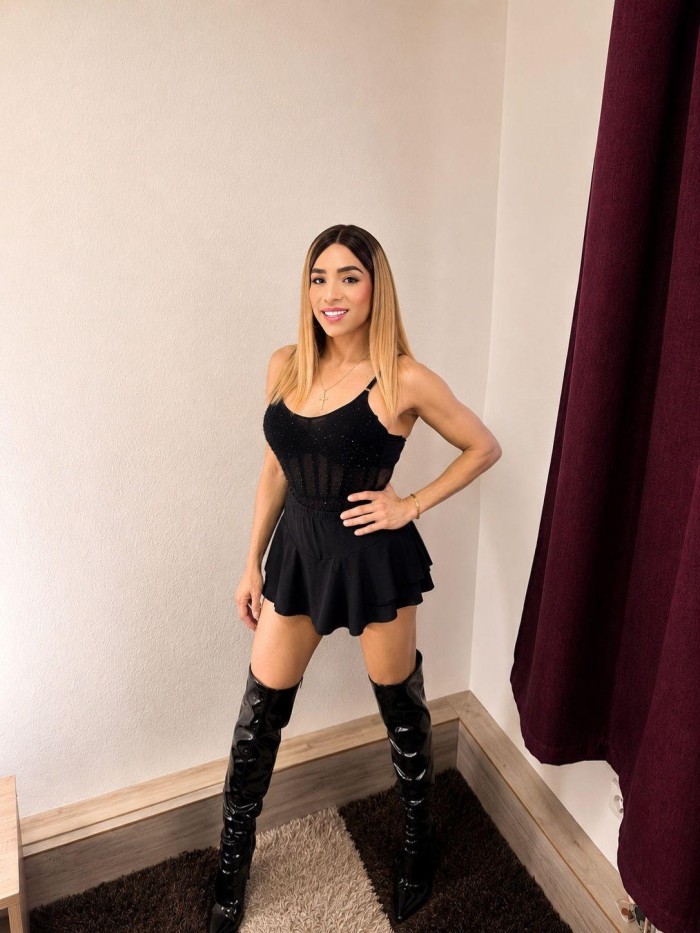 TRANS POLLONA CON MUCHO AGUANTE PARA HACERTE GOZAR