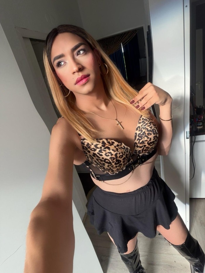 TRANS POLLONA CON MUCHO AGUANTE PARA HACERTE GOZAR