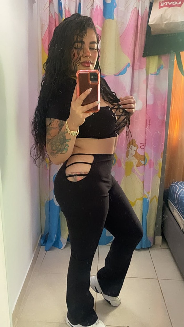 SOLO SALIDAS.COLOMBIANA SEXI PRIMERA VEZ EN BILBAO