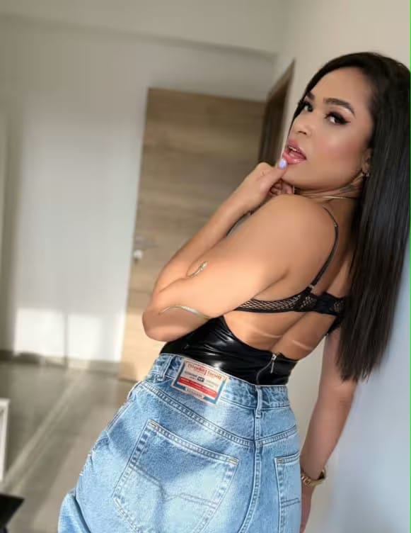 DELICIOSA ENTREGADA CACHONDA ADICTA AL PLACER