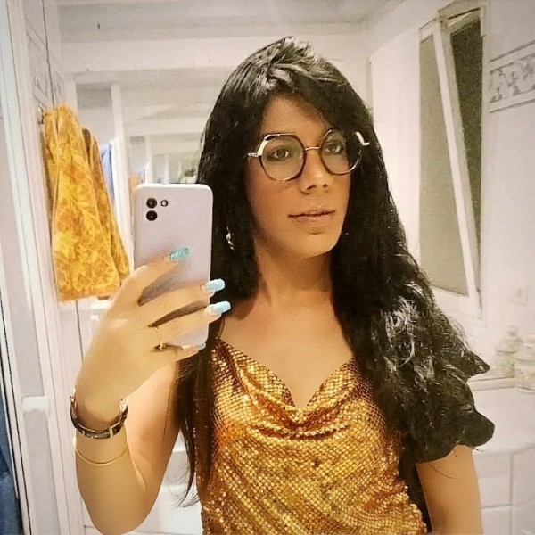 CACHONDA Y FIESTERA, DESEANDO DARTE MI BIBERÓN
