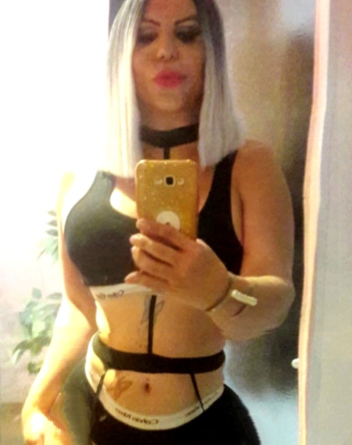 Trans Pamela rubia Platino súper cachonda CULAZO