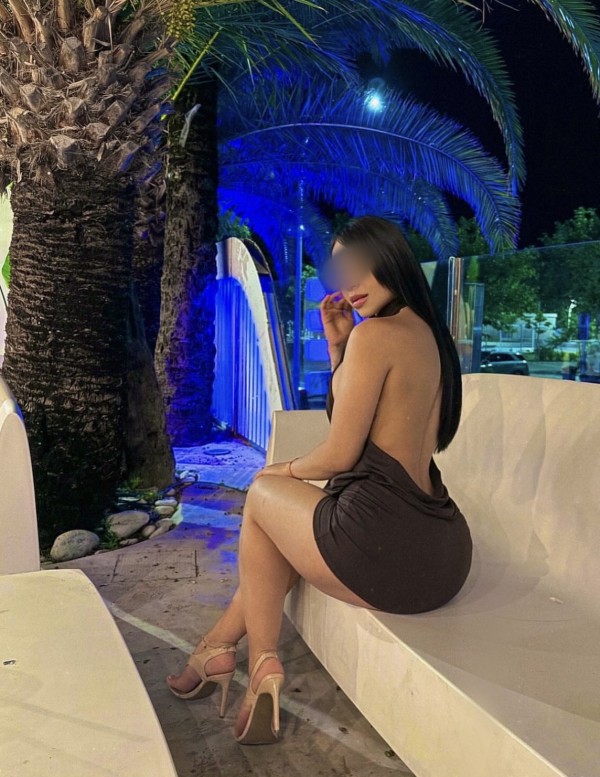 Emily desde Medellín muy cachonda y morbosa