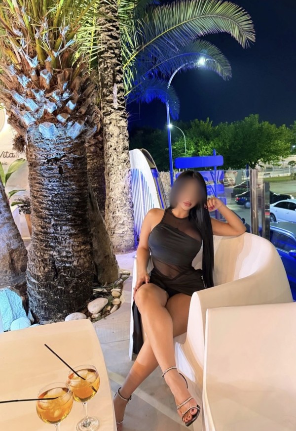 Emily desde Medellín muy cachonda y morbosa