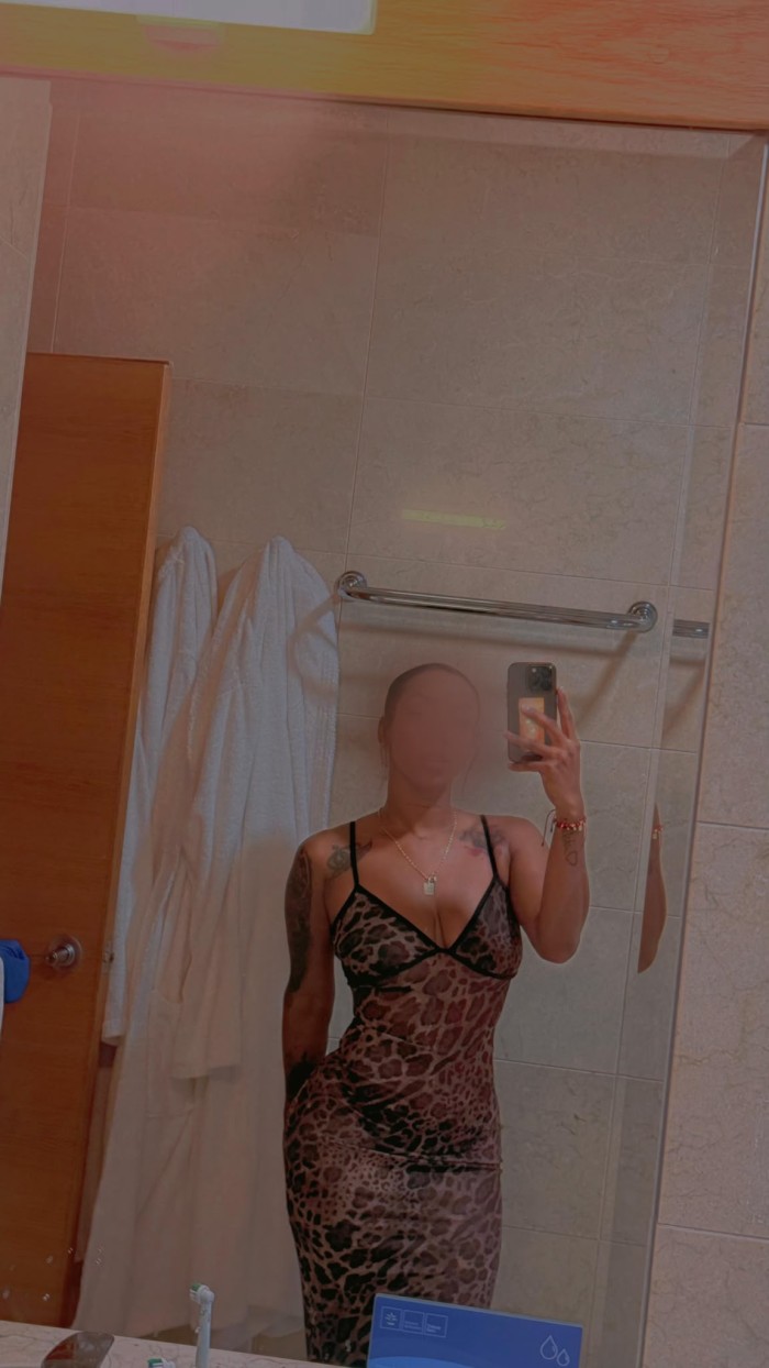 CON GANAS DE UNA MAMADITA BIEN RICA