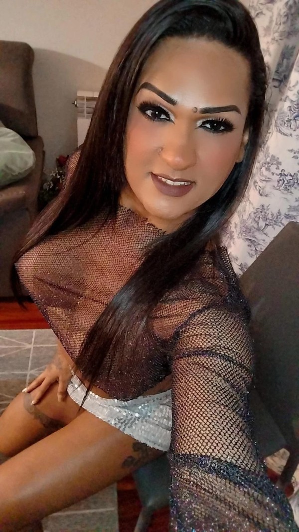 Altamente vibrante morbosa fiestera y cariñosa