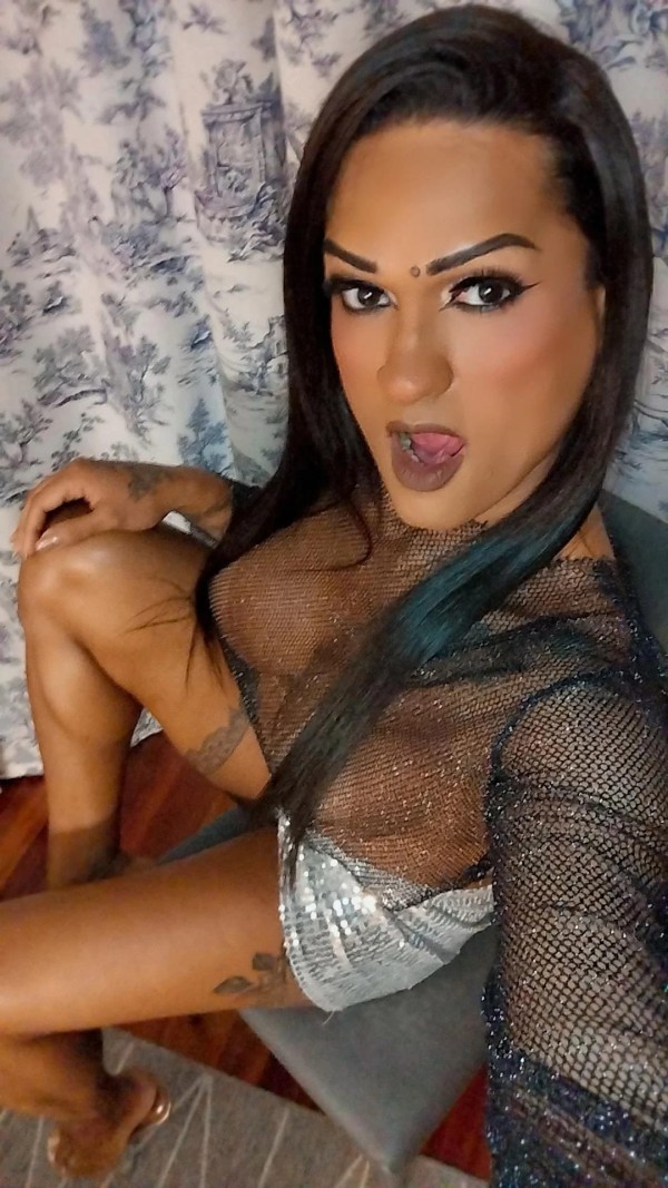 Altamente vibrante morbosa fiestera y cariñosa