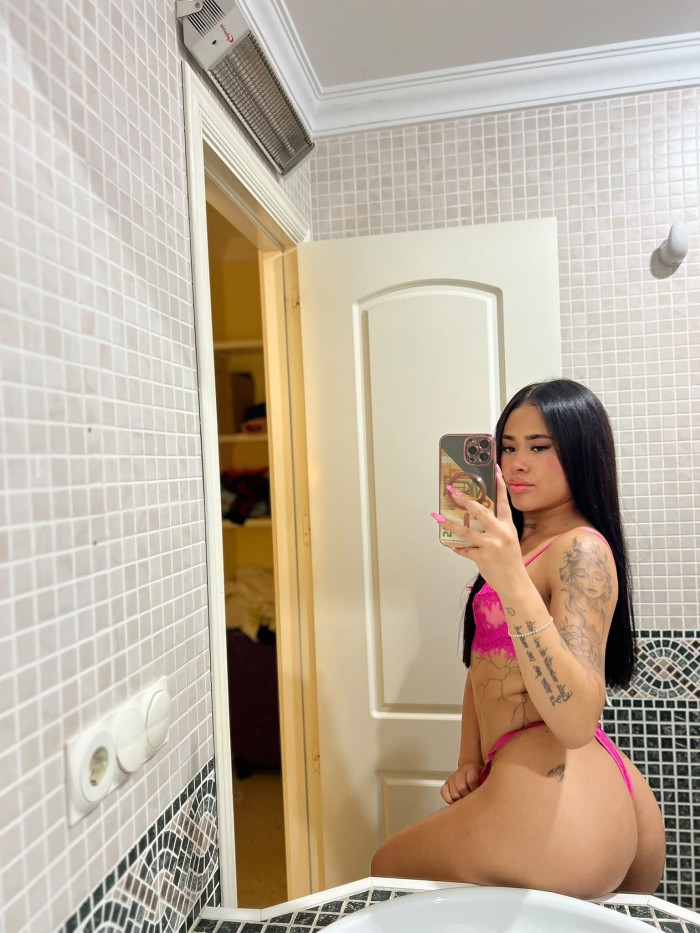 ME ENCANTA LA POLLA EN VERANO ES MI ADICCION