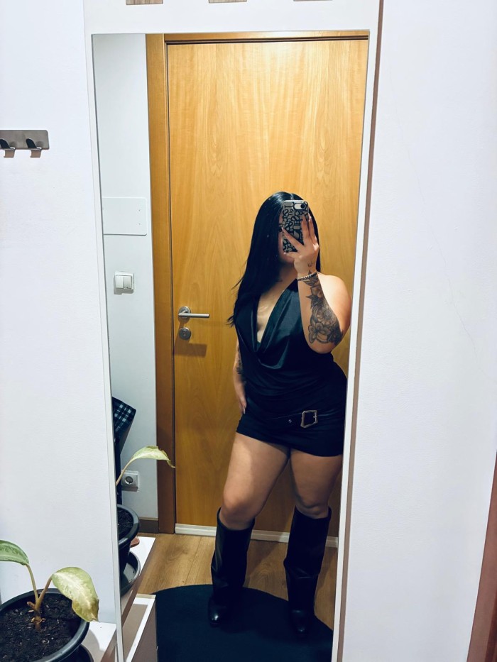 SOY NIKOL  UNA LATINA GUARRA Y MUY CACHONDA