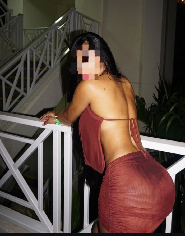 HERMOSA, ATRACTIVA Y SEXY CHICA FIESTERA
