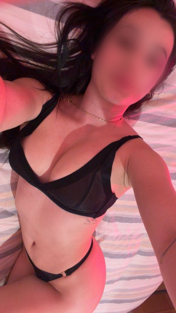 PRECIOSA LATINA COMPLACIENTE DISPUESTA AL PLACER