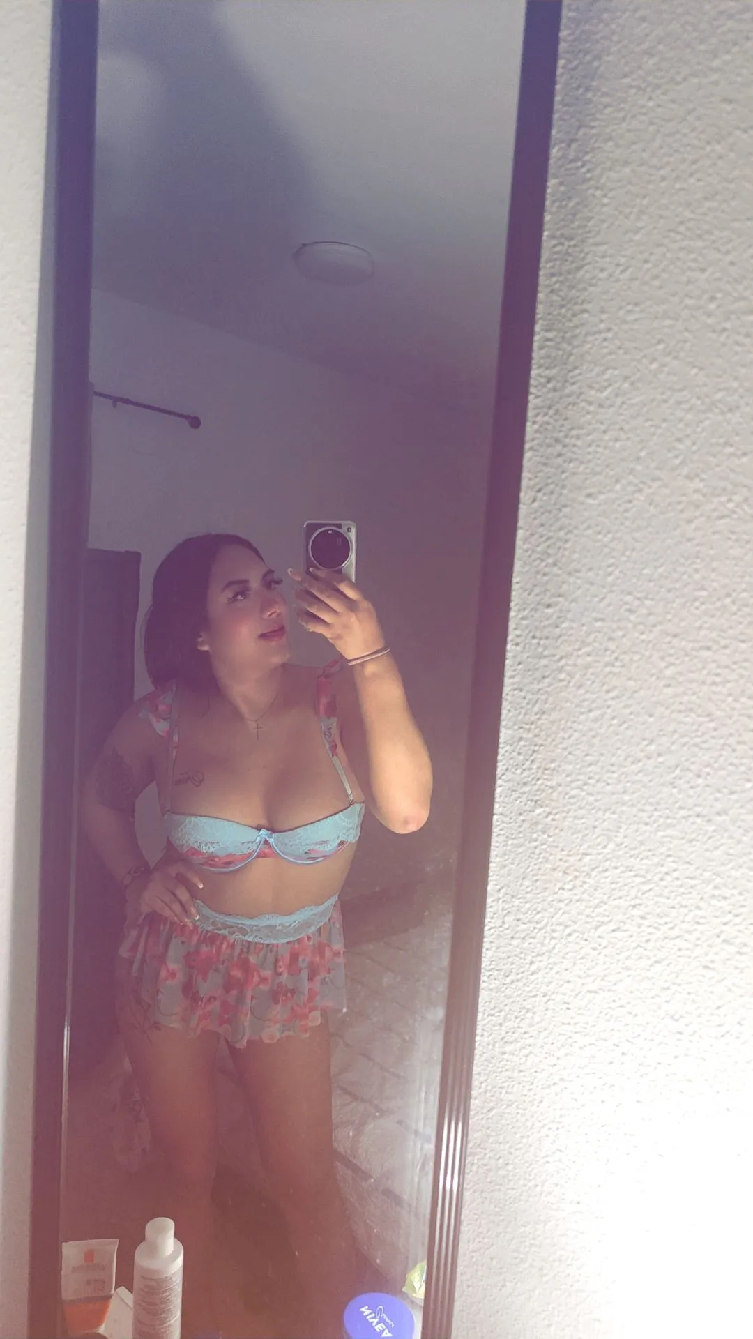 TU CHICA LATINA TRANS FIESTERA MUY GUARRA