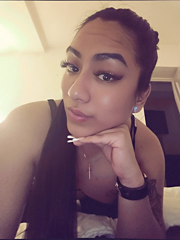 TU CHICA LATINA TRANS FIESTERA MUY GUARRA
