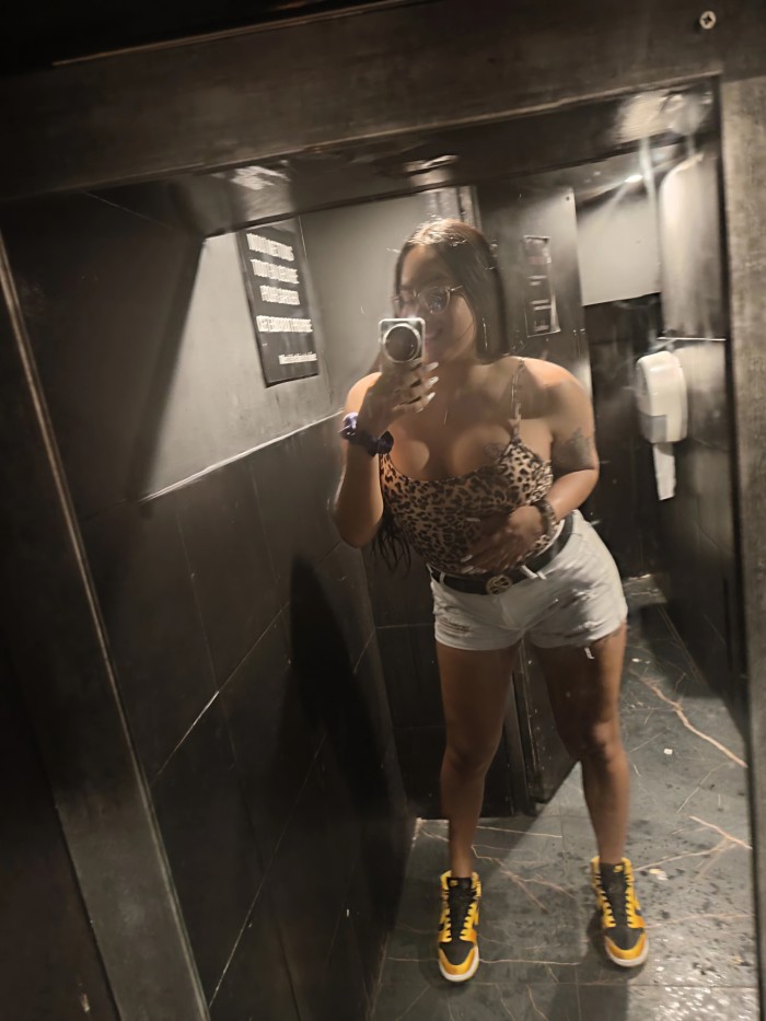 TU CHICA LATINA TRANS FIESTERA MUY GUARRA