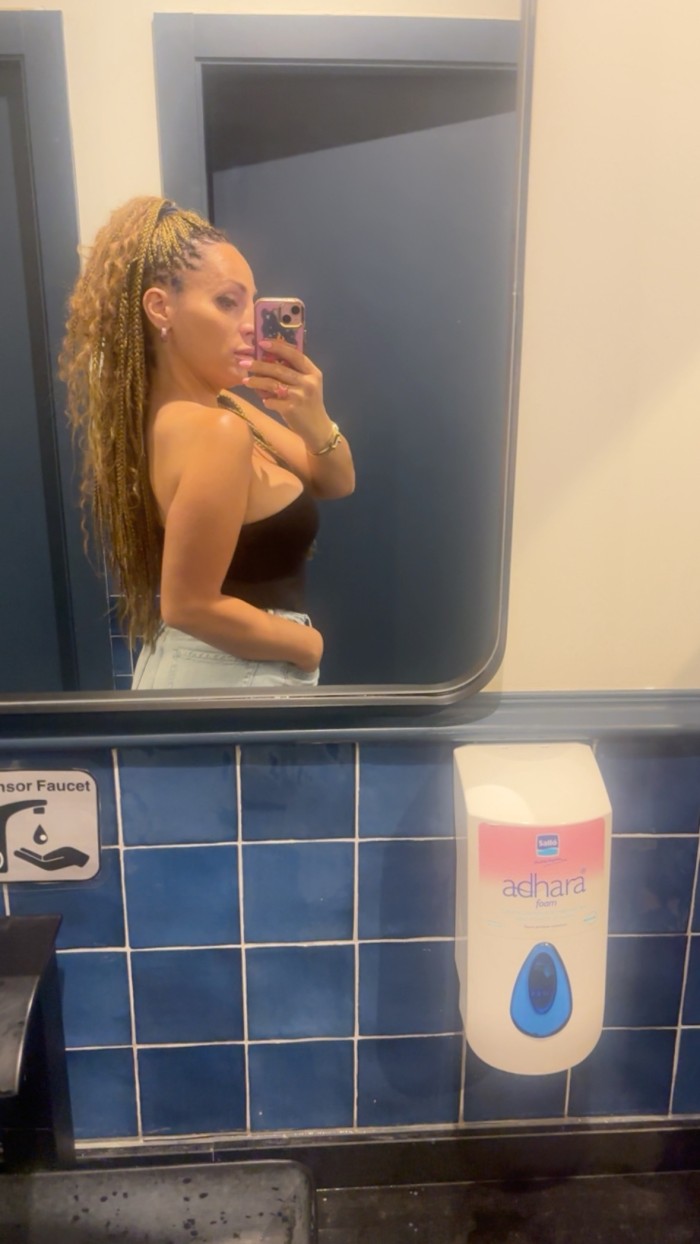 Chica trans española con xoxito para heteros