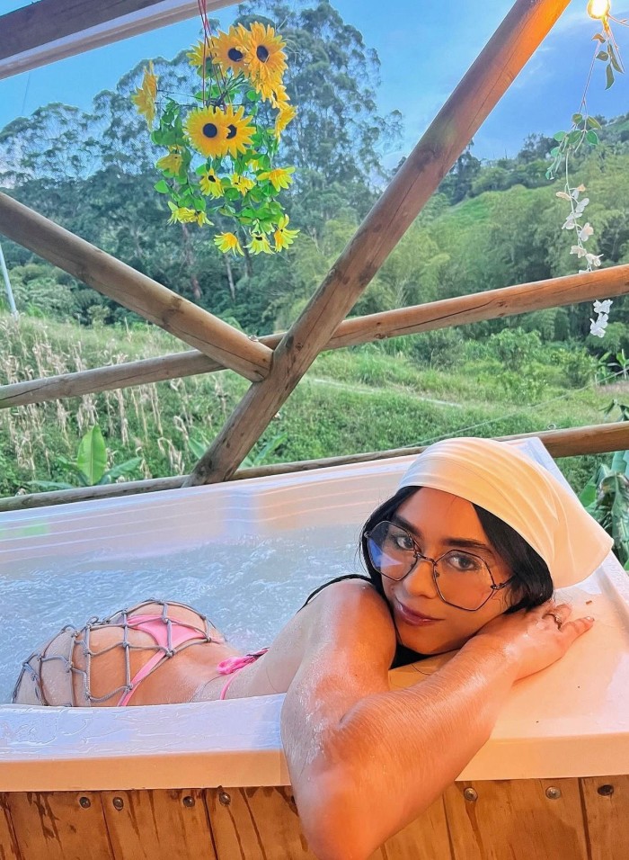 Colombiana de élite muy guapa y decidida