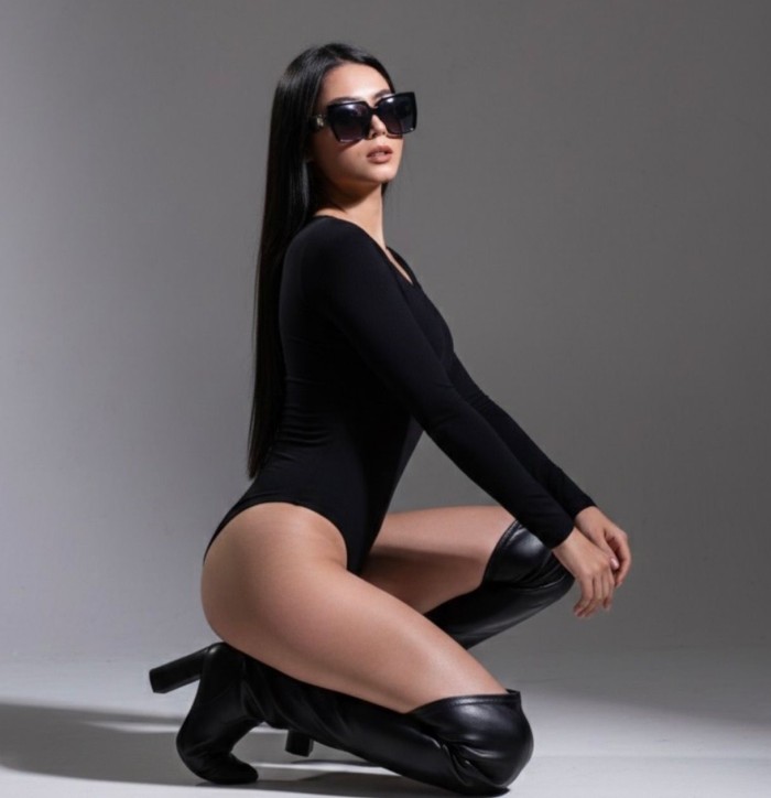 Colombiana de élite muy guapa y decidida