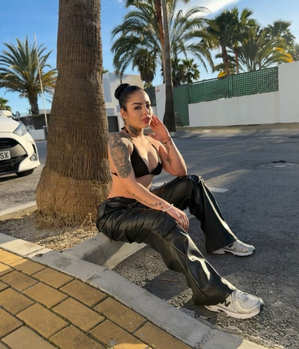 Latina senxual Recién llegada erotica
