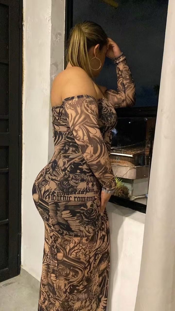 Latina Rubia y Coqueta