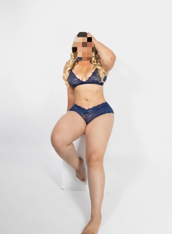 Latina Rubia y Coqueta