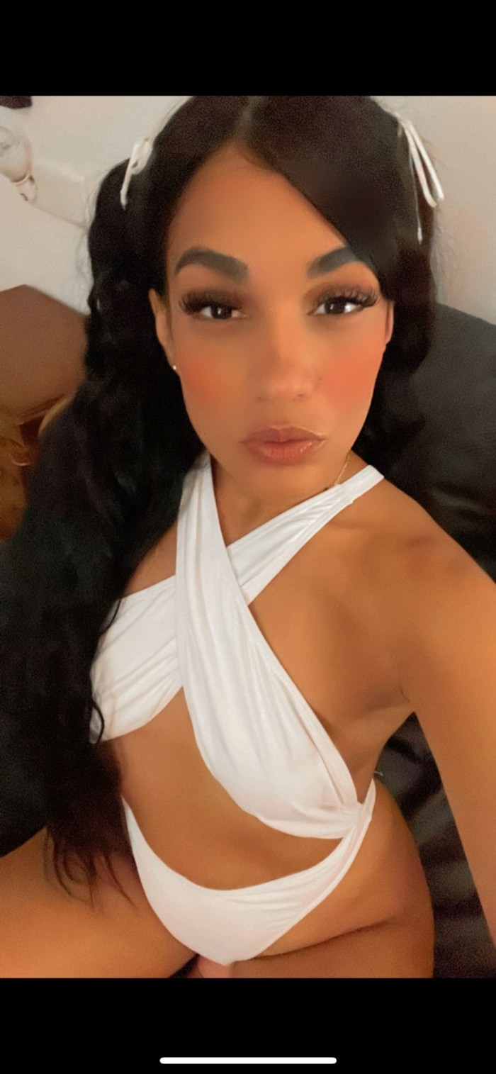 Chanel exquisita Latina muy guarra