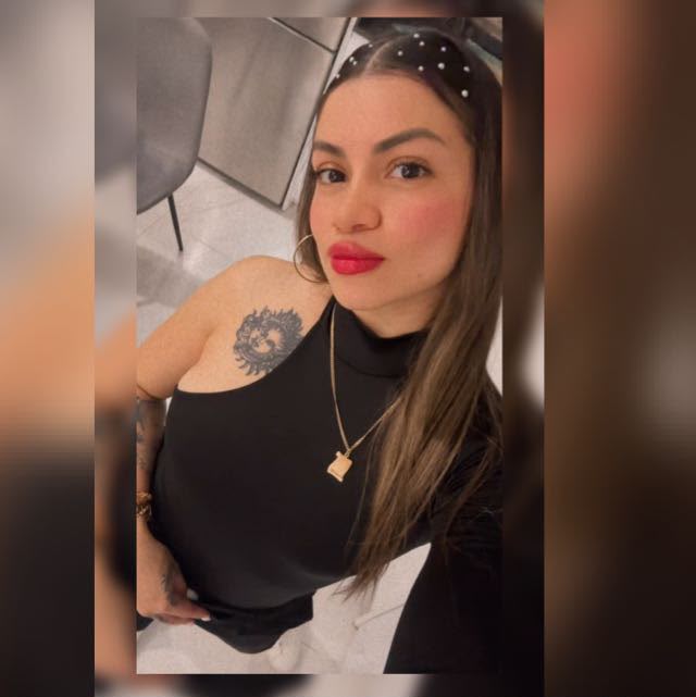 EXTROVERTIDA  Y MUY DESEOSA DE POLLA