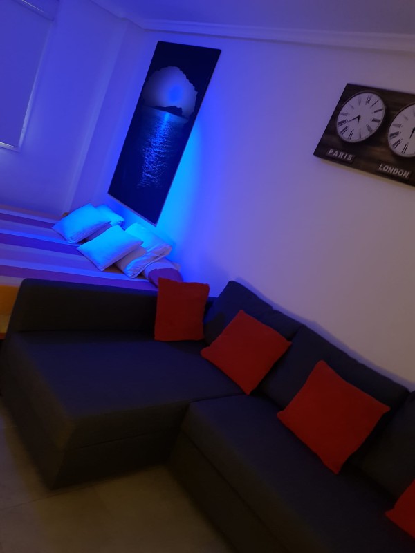 HABITACIÓN, CHICAS INDEPENDIENTES EN UN LUGAR DE LUJO. FÁCIL APARCAMIENTO