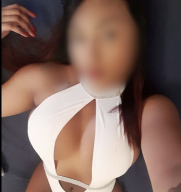 CAMILA CACHONDA TRÍO FIESTA JUGUETES PISO PRIVAD