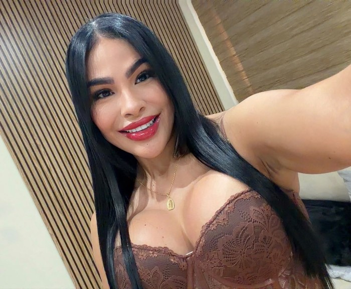 SEDUCTORA COLOMBIANA ARDIENTE Y MUY FIESTERA