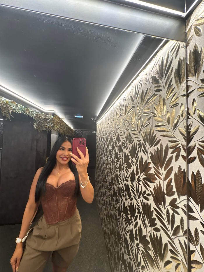 SEDUCTORA COLOMBIANA ARDIENTE Y MUY FIESTERA