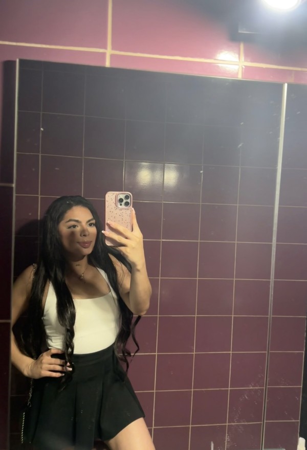 Jovencita experta en Garganta profunda