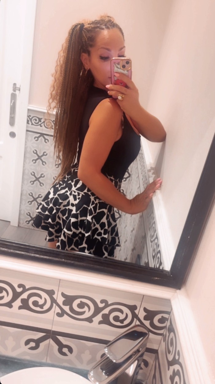 Chica trans con coñito para heteros curiosos