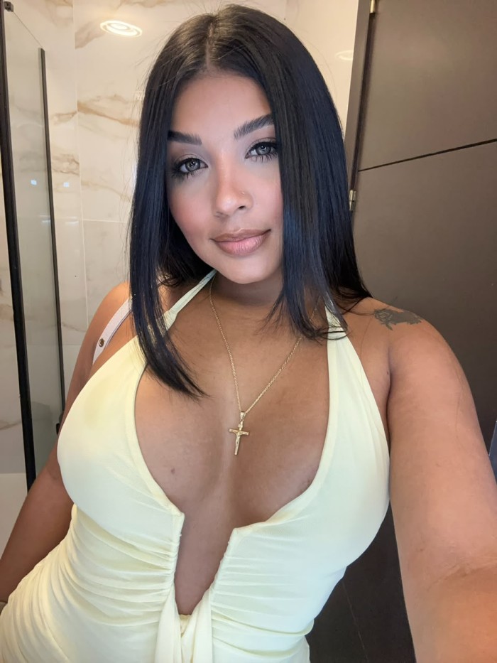 FOGOSA Y ENTREGADA VENEZOLANA, 658385979