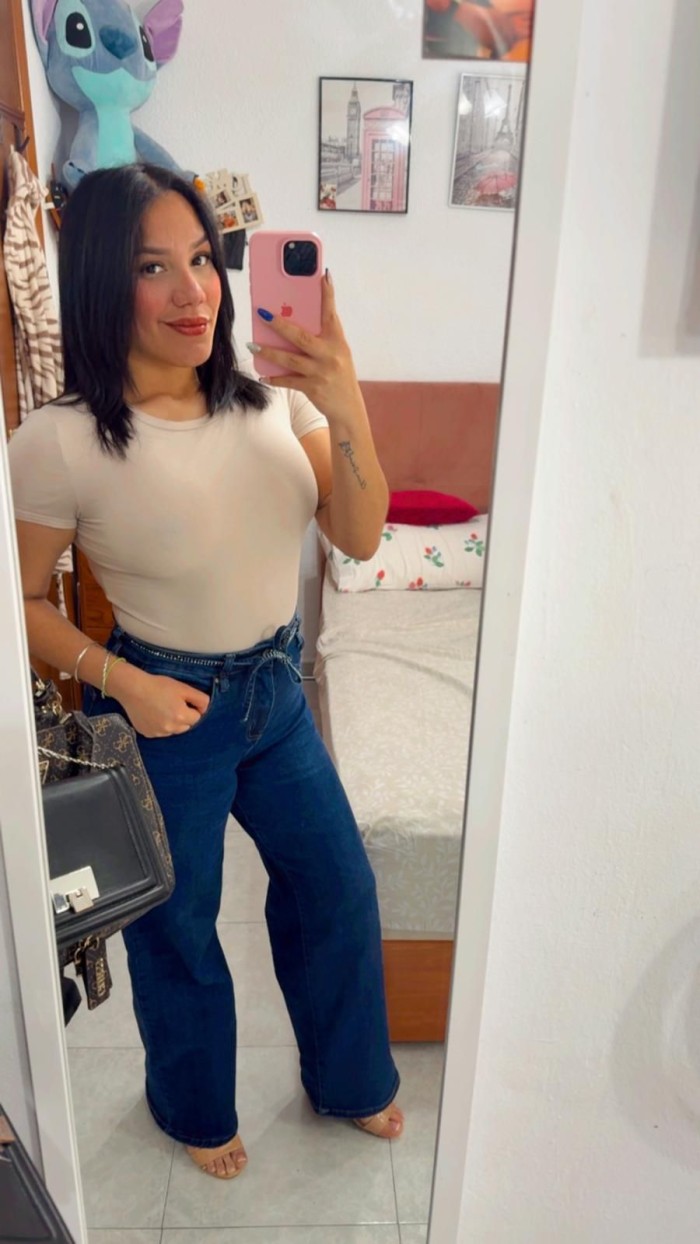 ANASTASIA MUY ATREVIDA EN ZARAGOZA