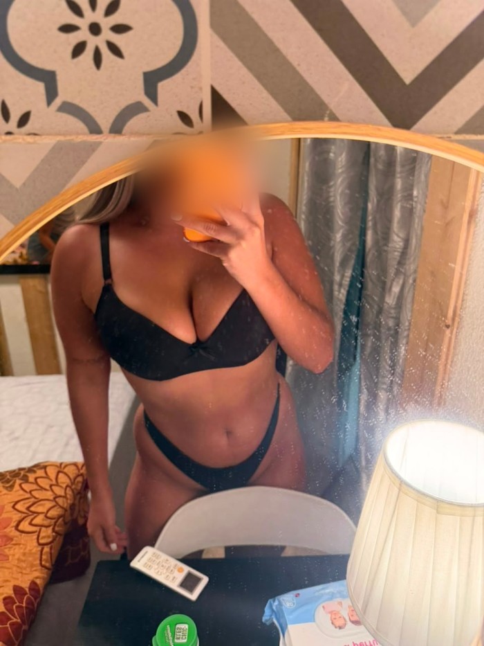 VENEZOLANA DE LUJO MORBOSA Y JUGUETONA