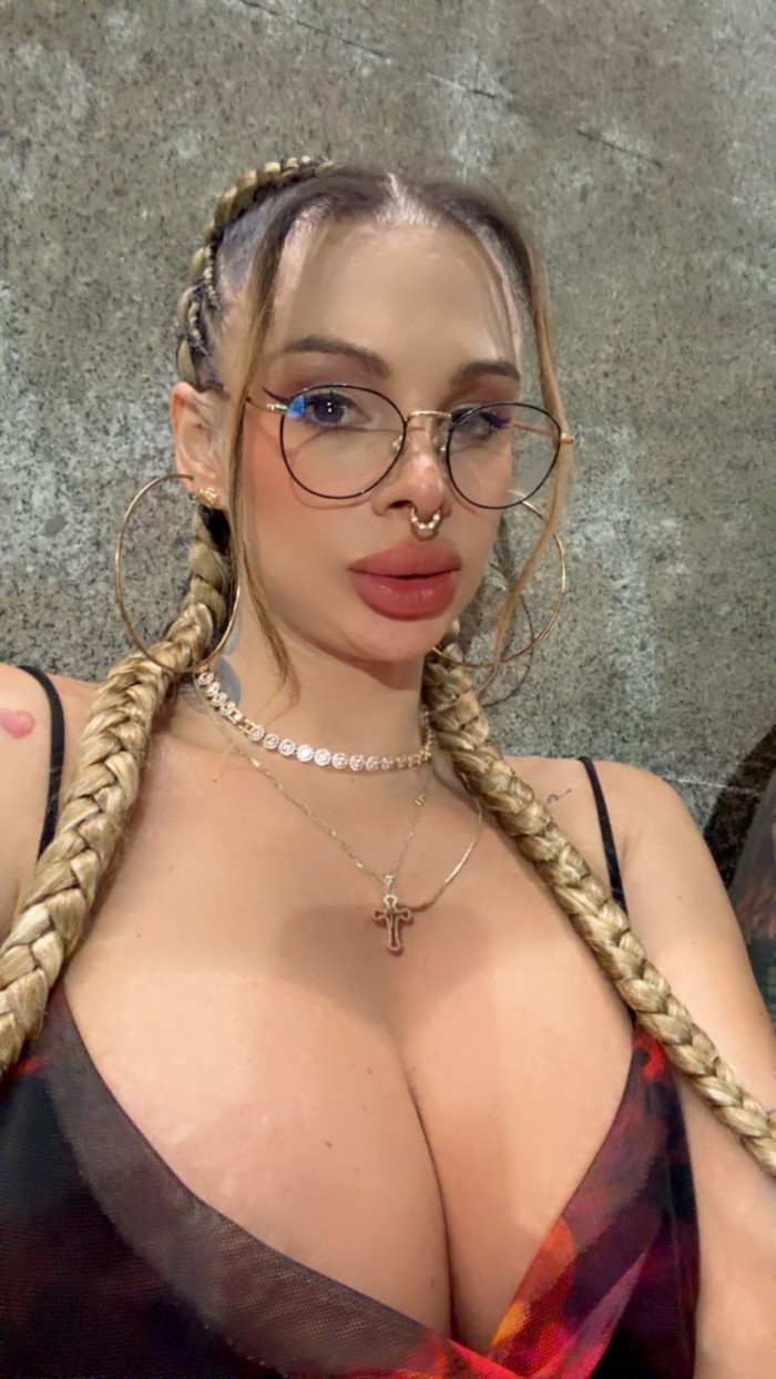 LA MAS HERMOSA DE BARCELONA UNA VERDADERA DIOSA