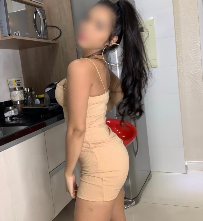 FIESTERA… CAÑERA, SEXY Y MUY ENROLLADA
