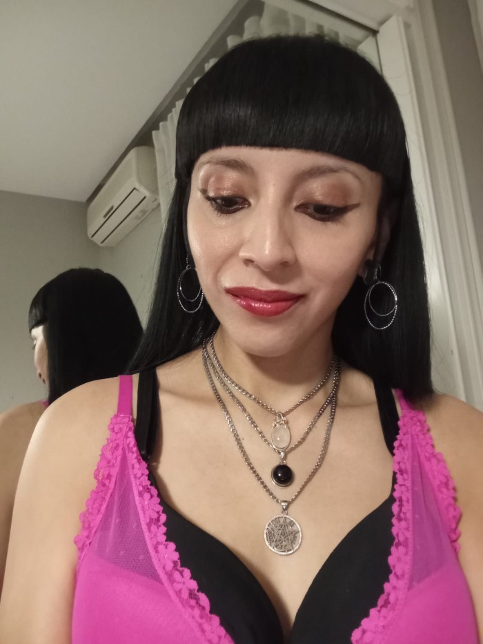 PRECIOSA MUJER CON GANAS DE PLACER Y MORBO