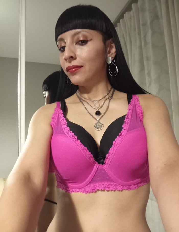 PRECIOSA MUJER CON GANAS DE PLACER Y MORBO