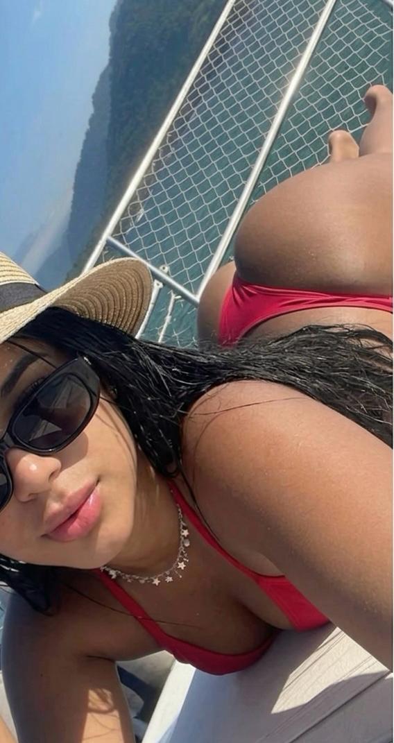 Morenaza colombiana 28 años sin engaños con aire acondicionado