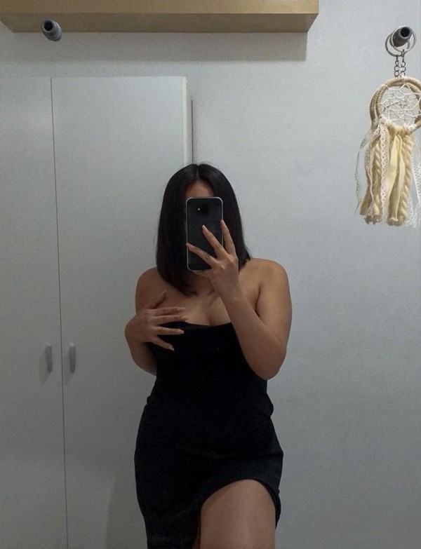 Bella chica latina disponible para disfrutar