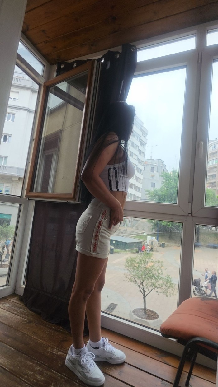 Brasileña espectacular delgadita de 26 años