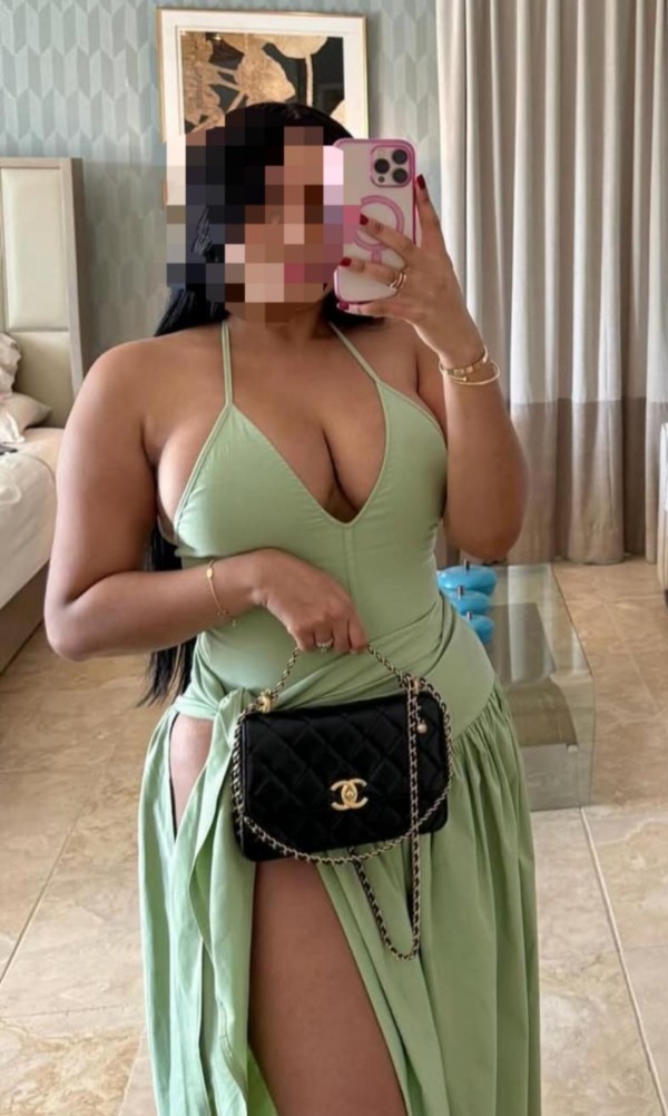 MUJER CURVY MORBOSA DE LUJO – TETONES INFINITOS