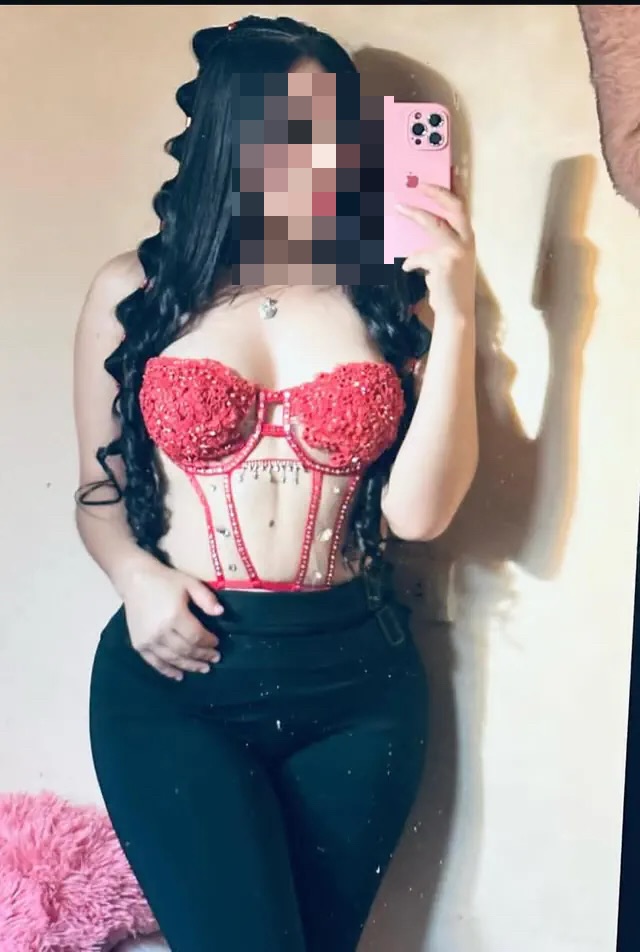 MUJER MUY VICIOSA Y FIESTERA EN AMPOSTA