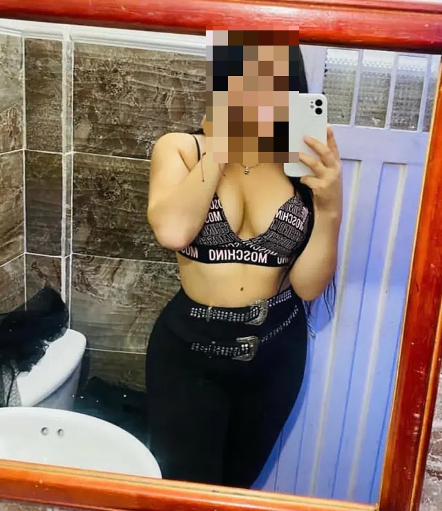 MUJER MUY VICIOSA Y FIESTERA EN AMPOSTA
