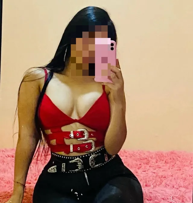 MUJER MUY VICIOSA Y FIESTERA EN AMPOSTA
