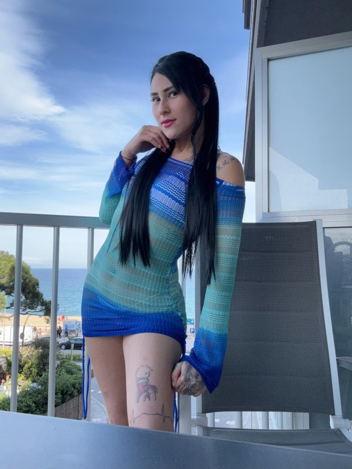 JUGUETONA Y COQUETA COLOMBIANA CON GANAS