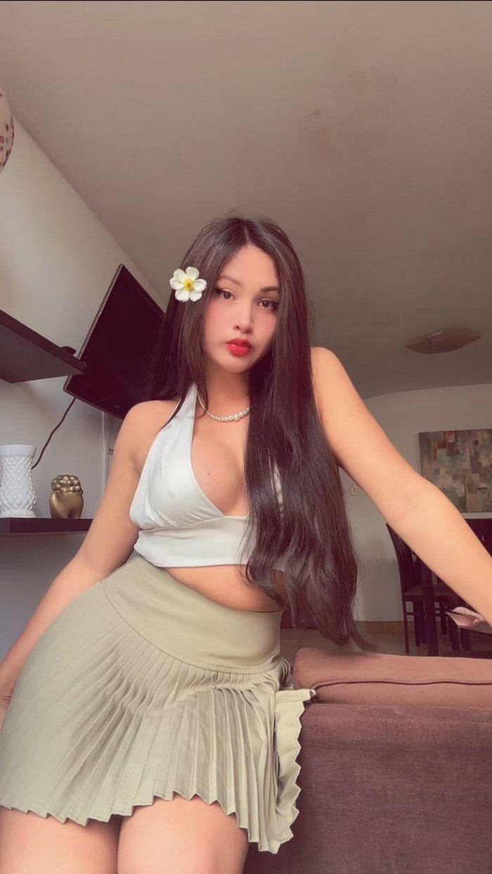 Joven trans con cuerpazo y curva de escándalo, dulce tra