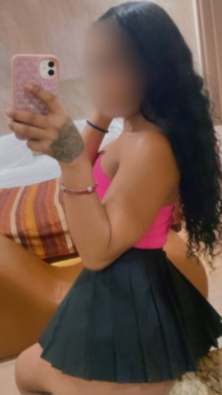 CHICA TRANS DESEOSA Y COMPLACIENTE CON GANAS DE FOLLAR